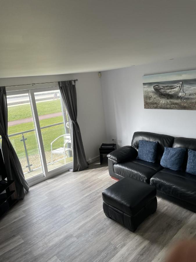 Beach Front Ground Floor Apartment Llanelli Exterior photo